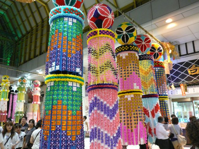 東北三大祭りを見て回りました。最終日は宮城・仙台の七夕祭りです。仙台のアーケード商店街を中心に「七夕」に因んで毎年行われている年中行事および祭で8月6日かから7日の3日間開催されます。