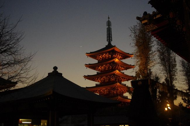 浅草浅草寺に初詣に行って来ました。<br />またまた、ライトアップに期待して、少し遅めに参拝。