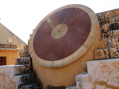 マハラジャの天文台ジャンタル・マンタル (Jantar Mantar・世界遺産)