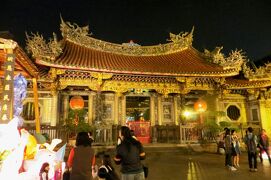 2013春、台湾旅行記8(10/19)：3月9日(9)：台北、龍山寺、華西街夜市、総統府夜景、路上コンサート