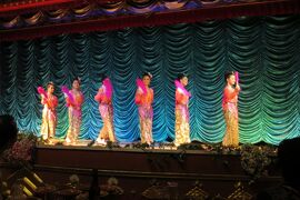 2013冬、タイ王国旅行記2(15/34)：2月4日(14)：バンコク、民族舞踊のディナー・ショー、不快なニュース