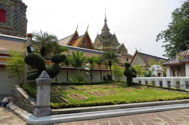 2013冬、タイ王国旅行記2(13/34)：2月4日(12)：バンコク、ワット・ポー、涅槃寺の境内、飲茶の昼食