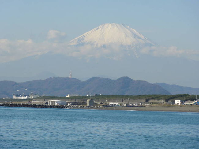 茅ヶ崎に来て初めての冬を迎えました。冬は富士山が綺麗に見えると聞いていましたが毎日のようにその美しい姿を目にし、毎日のように感動しています。<br />そして年末年始の行事も楽しみました。