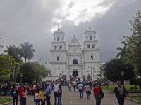 2013年末は中米5ヶ国&コロンビア11日間の旅(3)予定変更！サンサルバドルから国境を2回越えてグアテマラのエスキプーラスへ