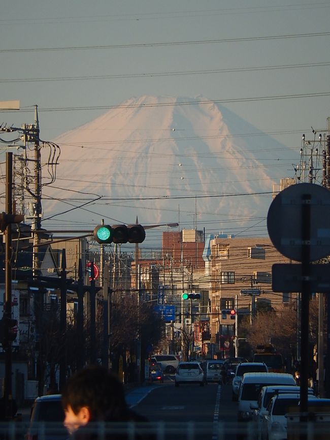 １月２３日、午前７時３０分頃に上福岡駅から見られた素晴らしい富士山を撮影した。<br /><br /><br /><br /><br />＊写真は午前７時半頃に見られた富士山