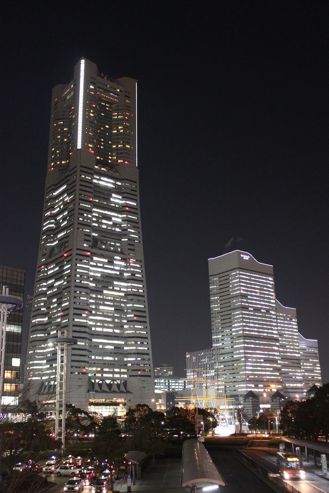 たまには沖縄以外の旅行記をアップします。<br />沖縄好きですがなかなか行く機会や予算がとれないとき、たまに低予算で横浜のホテルに宿泊しに行きます。<br />土曜日に宿泊すると高いので金曜日を狙います。<br /><br />みなとみらいの3大デラックスホテルと言えば ロイヤルパーク、横浜ベイホテル東急(旧パンパシフィック)、グランドインターコンチネンタルホテルです。<br />この中でインターコンチは宿泊経験がなかったので宿泊してみたいと思っていました。<br /><br />金曜日 仕事の状況をみて、早退出来るかも?と昼頃思いました。<br />午後うまく仕事が片付いたら 定時より少し早く帰らせてもらって横浜に宿泊に行こう!と考えました。<br />そわそわしながら急いで午後の仕事を片付け なんとか午後4時前にその日の仕事が終わりました。<br />早速ネットで検索です。<br />お、土曜日の半額くらいで宿泊できる上に部屋も空いています。<br />即予約をして会社を早退しました。午後4時半です。<br /><br />一度家に帰り、夕食をとり着替えて 電車に乗って横浜方面に向かいました。<br />午後8時みなとみらいに到着すると 今日仕事だったことは忘れてしまうくらい休日旅モードな気持ちになってきました。<br /><br />金曜宿泊は土曜より安い上に、宿泊客も少ないので優雅にゆったりサービス良く過ごすことが出来ました。<br />土曜日の昼頃にはチェックアウトし、特に観光もしないで家に帰り 通常の土日の始まりです。<br /><br />なんだか休みが金、土、日 3日間ある気分になれるしお得にステイ出来るし また金曜日宿泊のプチ旅にすぐにでも行きたいと感じました。<br /><br /><br /><br />