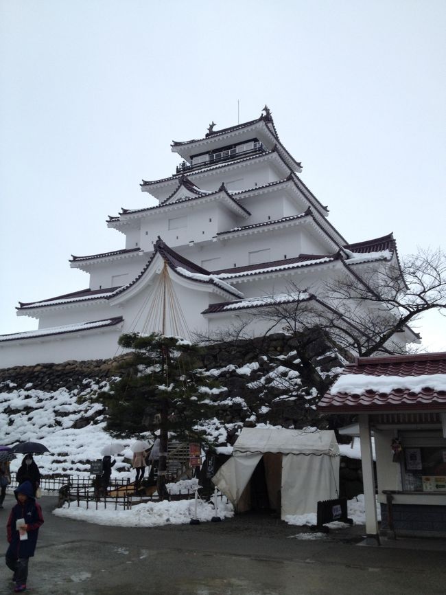 毎年正月は１泊旅行してます。<br />今年は、会津の芦牧温泉へ行ってきました。<br />途中、飯盛山と鶴ヶ城に立ち寄りました。<br />夜から大雪になり、明け方にはかなり雪が積もりました。