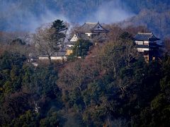 霧の山里にて