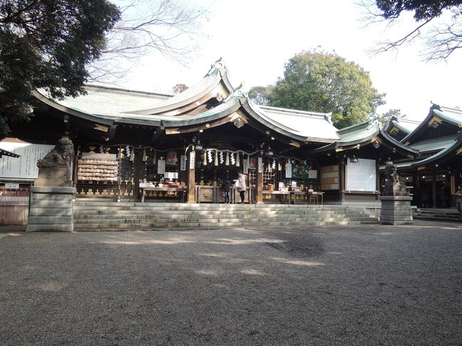 1月26日、遅い初詣に行きました。<br />なぜ遅いかというと、ちゃんと祈祷してもらう為です。<br />元旦〜15日位までは、混んでいて、1〜2時間待たされますが、<br />1月も終わりの、今日で、朝早くは、待ちが殆どありませんでした。<br />ちゃんと、お札ももらっています。<br />1年の家内安全を願って、毎年、この時期に行っています。