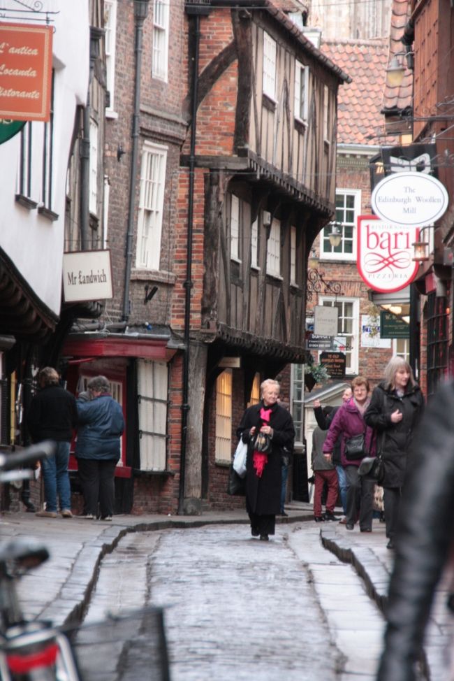 ヨーク 城壁 シャンブルズ 中世の街並みが可愛い英国の都市 York ヨーク イギリス の旅行記 ブログ By And Relaxさん フォートラベル