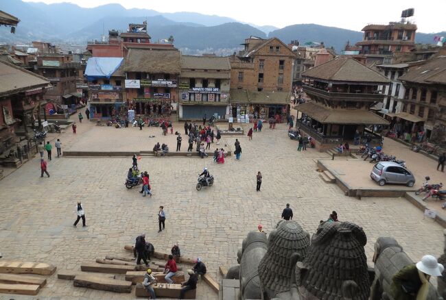 バクタプルの街に残る、マッラ王国時代の歴史的建造物紹介の続きです。マッラ王朝時代の建築技術は、チベットを通じて、遠く日本へも影響を及ぼしたとされます。(ウィキペディア、日本外務省・ネパール)