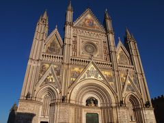 初イタリア旅行は、母娘2人でカルチャーショック受けまくり! Vol.2-初のイタリア旅行なのに、いきなりマイナーな街へ日帰り旅行♪　オルヴィエートの青空と素晴らしい大聖堂に息を飲む!