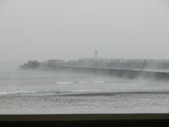 海に降る雪…