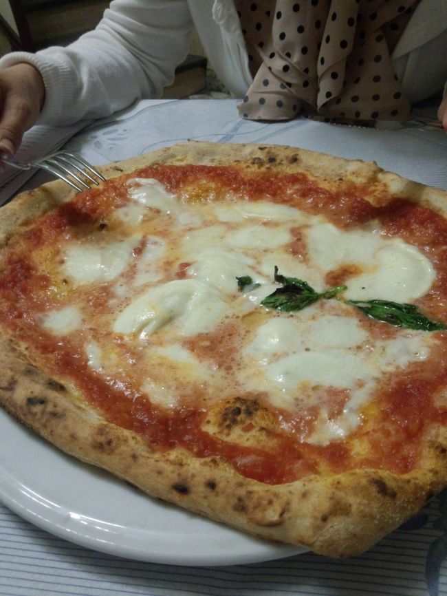 大好きなナポリ<br /><br />なんたってピッツァはナポリでしょ〜<br /><br />世界１安くて旨い<br /><br />