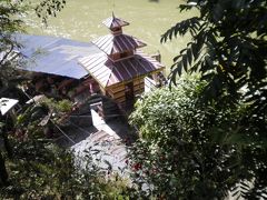 ネパール４８：　ベニ　「シンハ温泉郷」　へ