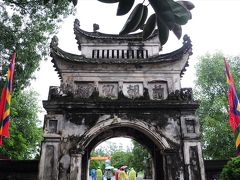 ハノイ3★ハノイ発日帰りツアー！雨の古都ホアルー