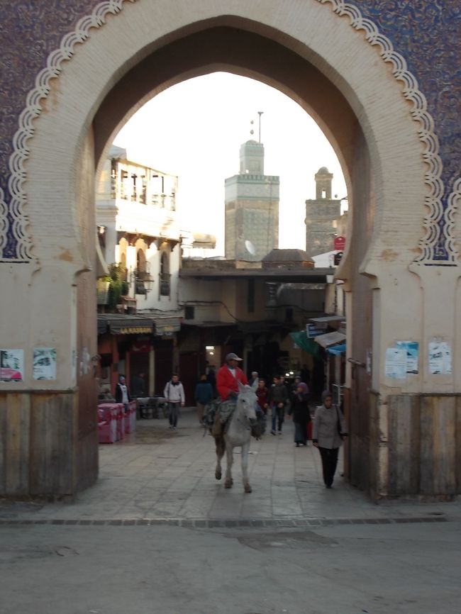 モロッコに興味が有りました。<br />不思議・・を求めて旅してきました。<br /><br /><br />ブ・ジュールド門