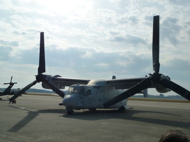 今年も新田原基地の航空祭に行ってきました。今年はブルーインパルスが来ていて人がかなり多かったです。<br />天気にも恵まれました！！