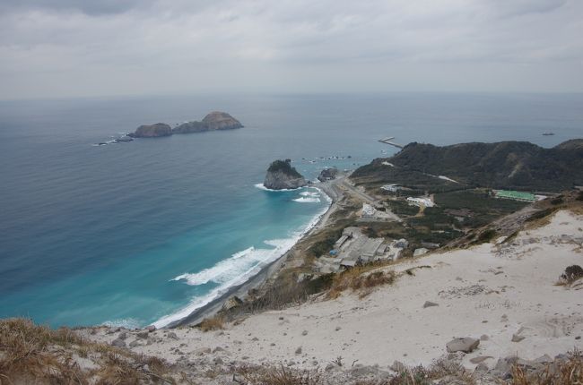 東京都の有人島(伊豆諸島・小笠原)で唯一訪れた事のなかった新島へ、ようやくやってきました。<br />サーフィンのイメージが強かった事と、気になる島・縁があった島から訪れてたら最後になっちゃったんだよね(^_^;)で、この時期だったらいいかな~と。<br />いつもどおり(?)静かな島をのんびり散策できました☆