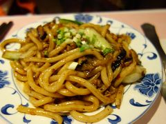 パリで焼きうどん。結構うまかった。