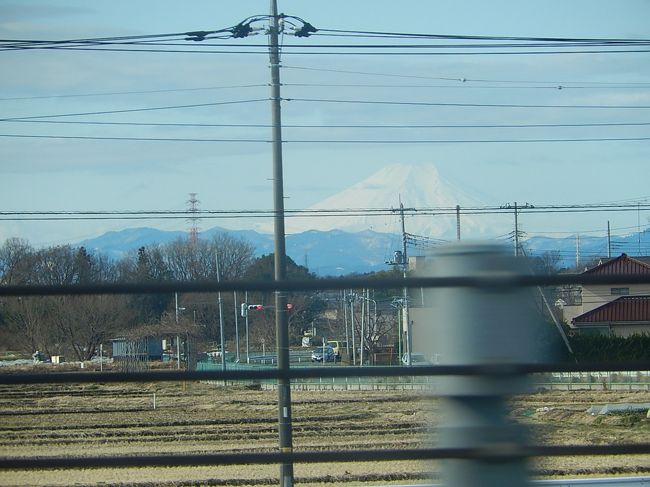 2月28日、会社での打合せのために富岡迄関越自動車道と上信越自動車道を通って行った。　高速道路から見られる風景を纏めてみた。　真っ白な富士山、赤城山、榛名山、秩父連山、荒船山、妙義山等が見られた。＊写真は真っ白な富士山