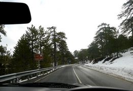 2013.12年末年始キプロス旅行10-トロードスへ　Kakopetriaへのドライブ，地中海で雪？！