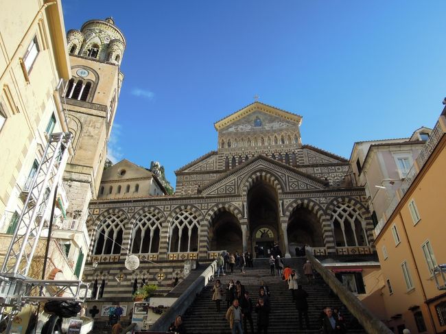 南イタリアを6泊7日しました。表紙は、アマルフィでの大聖堂！<br />