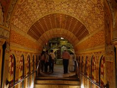 スリランカってどんな国？　☆５　キャンディ湖と夜の仏歯寺編