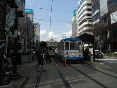 【嫉妬心？】 路面電車のある風景