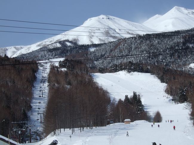 ＭＴ乗鞍で今シーズン最後のスキーを楽しみ、休暇村乗鞍に宿泊。<br />翌日は大雪の高山に移動し、ひだホテルプラザに宿泊しました。<br />大雪の中、安房峠（トンネル）平湯峠の移動は大変でした。<br />マイカー運転中に初めて、ホワイトアウトに見舞われ当たり一面真っ白に見えて運転に気を使いました。<br />しかし無事。高山につきました。<br />高山市内は３０センチ以上の積雪でした。<br />