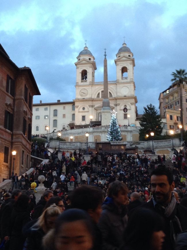 クリスマスのローマは、イタリア中から、世界各地から訪れる人々で溢れかえり、エネルギッシュでした。
