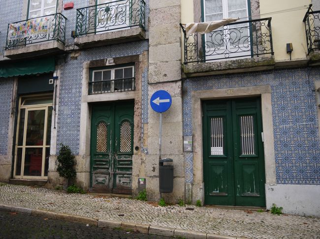 この日は大晦日。<br />しかし朝から土砂降りの雨。<br />持ってきた傘は昨日バスの中に忘れてしまった…。<br />さてこの雨の中同観光するか？？<br /><br />続きは旅行記をどうぞ。<br /><br />日程<br />12/28（周辺）関空→フランクフルト→リスボン<br />12/29（日）リスボン周辺観光<br />12/30（月）1日バスツアー<br />12/31（火）リスボン市内観光<br />1/1（祝）リスボン→エヴォラ→コインブラ<br />1/2（木）コインブラ→ポルト<br />1/3（金）ポルト1日観光<br />1/4（土）ポルト→フランクフルト→<br />1/5（日）関空