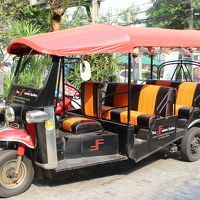 首の定期検査にバンコク、ついでにベトナムに行ってきま～す４（集会地の出入口の屋台でガオラオ）