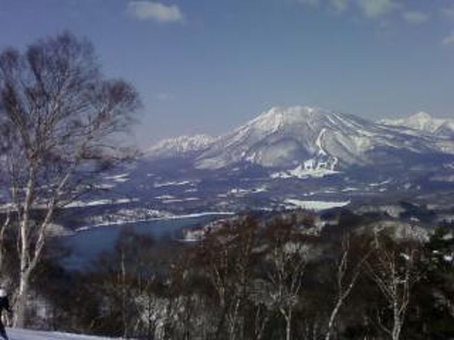 以下に掲げました拙ブログを御拝読頂ければ幸甚です。<br /><br />賑やかなゲレンデ。<br /><br />http://wrongislan.exblog.jp/21801040/