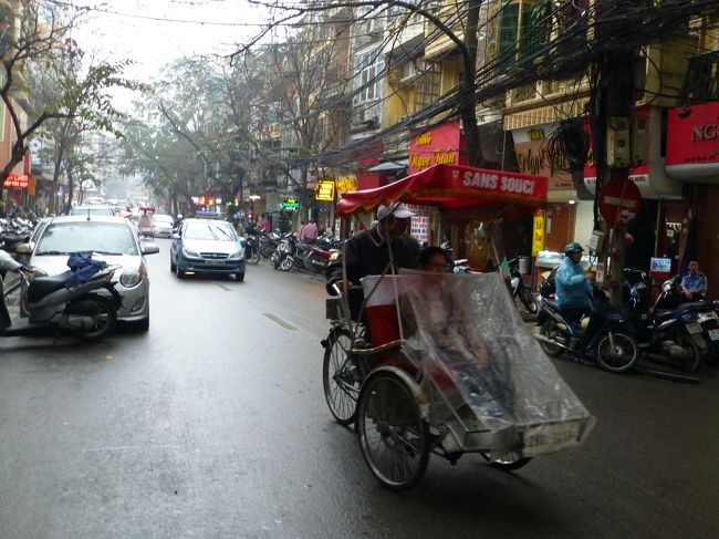 ディエンビエンフーからハノイに帰って来ました<br /><br />次の目的地ドンホイ行迄に2日間ハノイに滞在<br /><br />徒歩で7年振りのハノイの街歩きを楽しみました<br /><br />主にハノイの北部を中心に博物館、世界遺産のタンロン遺跡を<br /><br />中心にハノイ駅等ローカルな街を堪能しました