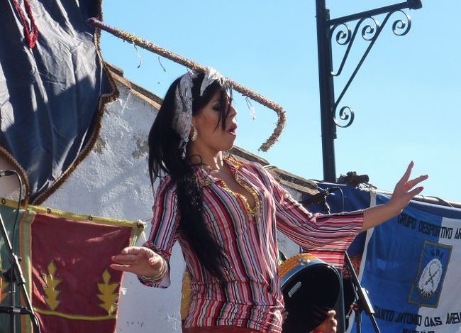 ポルトガルの天空の村「マルヴァオン」で遭遇したアラブ祭り、<br />そこで目にしたベリーダンス、異文化の強い香りが満ちていました<br />麓で目にした　コルクの木、何年かに一度　木肌が剥がされます<br /><br />楽しいアラブ祭りの様子、コルクの話、　詳しいことは　<br />是非　http://bellano.cocolog-nifty.com/blog/　をご訪問下さいね