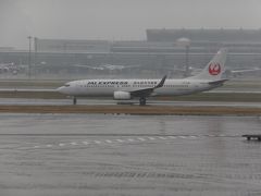 羽田空港で飛行機を写しました