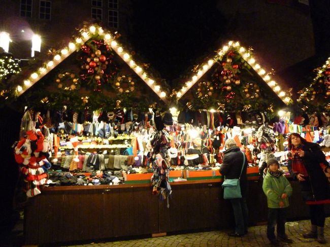 2013年　ドイツクリスマス・マーケット巡り。<br />2か所目は、シュツッツガルトとエスリンゲンです。<br />フランクフルトからICEで、シュツッツガルトへ移動。<br />1日目は、シュツッツガルトのクリスマス・マーケット。<br />2日目は、郊外のエスリンゲンの中世風、クリスマス・マケッートへ。<br />夕食は、ドイツのお友達と頂きました。後で聞くと、この時期、レストランの席を予約するのは、とても難しいそうで、何件も問い合わせて、やっと確保できたそうです。ありがとう！<br />