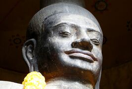 2014春、カンボジア旅行記2(25/47)：3月21日(8)：アンコール・ワット、参道、中央祠堂、回廊、沐浴場、ヴィシュヌ神、仏像