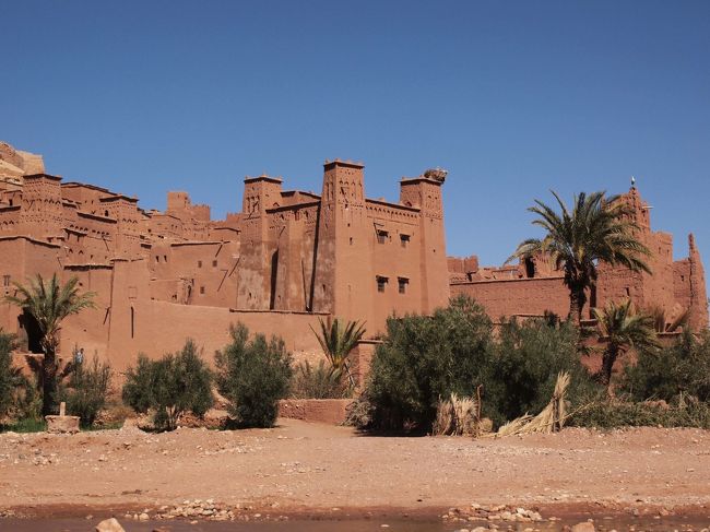 ３泊６日間で、モロッコ旅行へ。<br />日程が短いので、マラケシュ　→　アイト・ベン・ハドゥ　→　カサブランカとなりました。<br />マラケシュでは、隠れ家の様なリアドに宿泊しました。<br /><br />