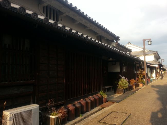 前回の旅行記の続き。<br />三輪編。<br />http://4travel.jp/travelogue/10873078<br /><br />大神神社へ先に行ってたので、<br />万葉まほろば線で三輪から畝傍まで移動。<br />（約10分）<br /><br />もし、直接今井町へ行くのなら、近鉄の八木か八木西口利用が<br />本数も多いと思います。<br />（八木からだと徒歩10分、八木西口だと徒歩5分位）<br /><br />今井町は友人に教えてもらうまで、実はまったく知らなかった。<br /><br />今でも普通に人が生活しており、タイムスリップした感じと<br />生活の両方を見れて、とても興味深いところでした。<br /><br />