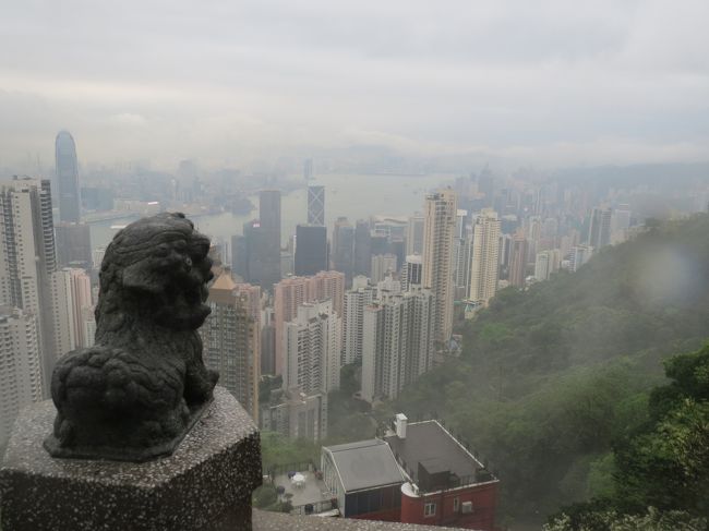 オークランドから関空へはついに１便もなくなりました。　中国旅行者の増大で　香港行になった。<br />まあ一般的には腹が立つが、香港へ時間と費用が掛からず行けるので有難う、と喜ぶことにしました。<br />（これは行きは、パース経由トランジット　旅行記　<br /><br />http://4travel.jp/travelogue/10865048<br /><br />との関連で帰りのトランジット旅行です）<br />今回の旅行は日本の民力の相対低下をつくづく感じた旅行でした。<br />オーストラリアのパースやニュージランドのオークランド空港では案内板は中国語２種と韓国語<br />　ついに日本語は消されていました。　空港待合等中国人だらけ。<br />オークランド空港では　３月２日にあった寿司コーナ店が３月３１日にはなくなっていました。<br />工事中でしたが、中国人にウケるブランドショップに替わるのでしょう。