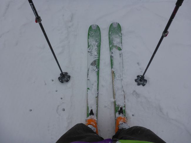 バックカントリスキー（山スキー）を購入したので、山へ行く前にゲレンデで試しに滑りに行きました。<br /><br />今後この板でどこをすべるか乞うご期待！！