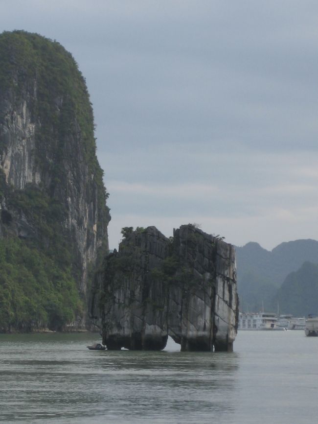 世界遺産を見る。古典ベトナム音楽に浸る。ベトナムの自然に癒される。1人旅を自由に満喫する。ハノイ雑貨とバチャン焼き。<br />おっかなびっくり初一人旅<br /><br />バチャン村へはバス使用。旧市街は徒歩。郊外はツアー参加。