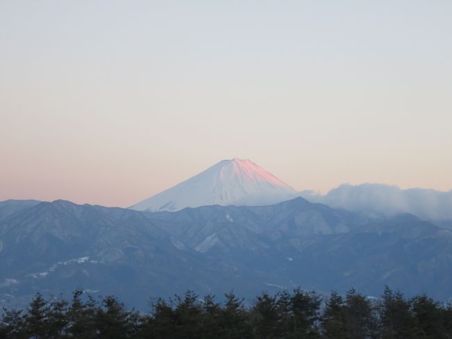 大好きなほったらかし温泉に行きたい!!という思いから始まった今回の旅行ですが、1泊2日で昇仙峡、ほっらかし温泉、忍野八海、山中湖方面とちょっと欲張りな富士山三昧の旅になりました。<br /><br /><1日目><br />都内→昇仙峡→山梨市フルーツ公園→ほったらかし温泉→石和温泉泊<br /><br /><2日目><br />石和温泉→忍野八海→山中湖花の都公園→山中湖→道の駅どうし→道志の湯→都内