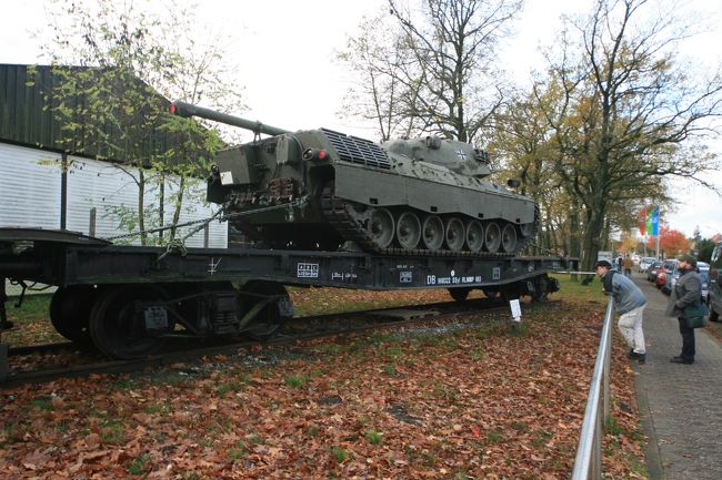 ドイツ第三帝国のタイガー パンター 88mm ケッテンクラウト などなどをはじめ<br />第一次世界大戦から現代のレオパルド2まで 本当にいっぱいあって <br />なおかつ 触れる<br />ボービントンもいいかもしれないですが なんといっても ドイツ本場の戦車博物館は<br />素晴らしい
