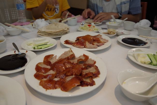 セブ島を発って香港へ。<br />お目当ての北京ダックを食べ、<br />シンフォニー・オブ・ライツを楽しみました。<br />
