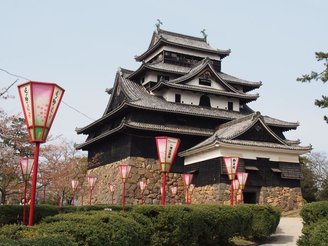 日本100名城めぐりです。<br /><br />昨年7月に松江城は訪れていますが、その時はまだ100名城めぐりは行っていませんので再訪となります。<br />今回は娘を含めた3人で一泊二日の島根・岡山旅行です。
