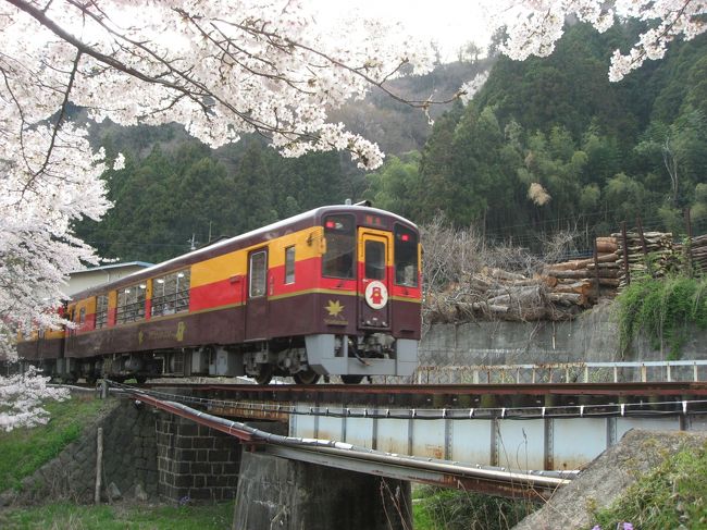わたらせ渓谷鉄道の花桃と桜が見頃になったようなので乗りに行きました。2014年4月12日・13日は神戸駅花桃まつりも開催していて普段は有料のトロッコ列車も乗車券のみで乗れました。神戸駅や沿線では桜や花桃が満開でした。行く途中に関東の駅百選である足利駅と西桐生駅もよってきました。<br />旅行記の5は水沼駅(関東の駅百選・上りホーム併設の水沼駅温泉センター)から最後までです。<br /><br />★散歩ルート<br />東京→足利市駅→足利駅(関東の駅百選)→桐生駅→西桐生駅(関東の駅百選)→桐生駅からわたらせ渓谷鉄道乗車→上神梅駅(木造駅舎で国の登録有形文化財・桜)→神戸駅(花桃まつり会場・花桃&桜)→花桃号トロッコ列車乗車(足尾方面)→通洞駅→足尾銅山観光→通洞駅まで戻り足尾駅まで徒歩で移動→足尾駅→花桃号トロッコ列車乗車(神戸方面)→神戸駅(花桃&桜)→列車レストラン清流→水沼駅(関東の駅百選・上りホーム併設の水沼駅温泉センター)→桐生駅→足利駅→足利市駅→東京