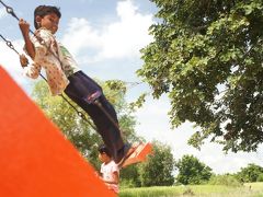 カンボジアの田舎へブランコを作りに